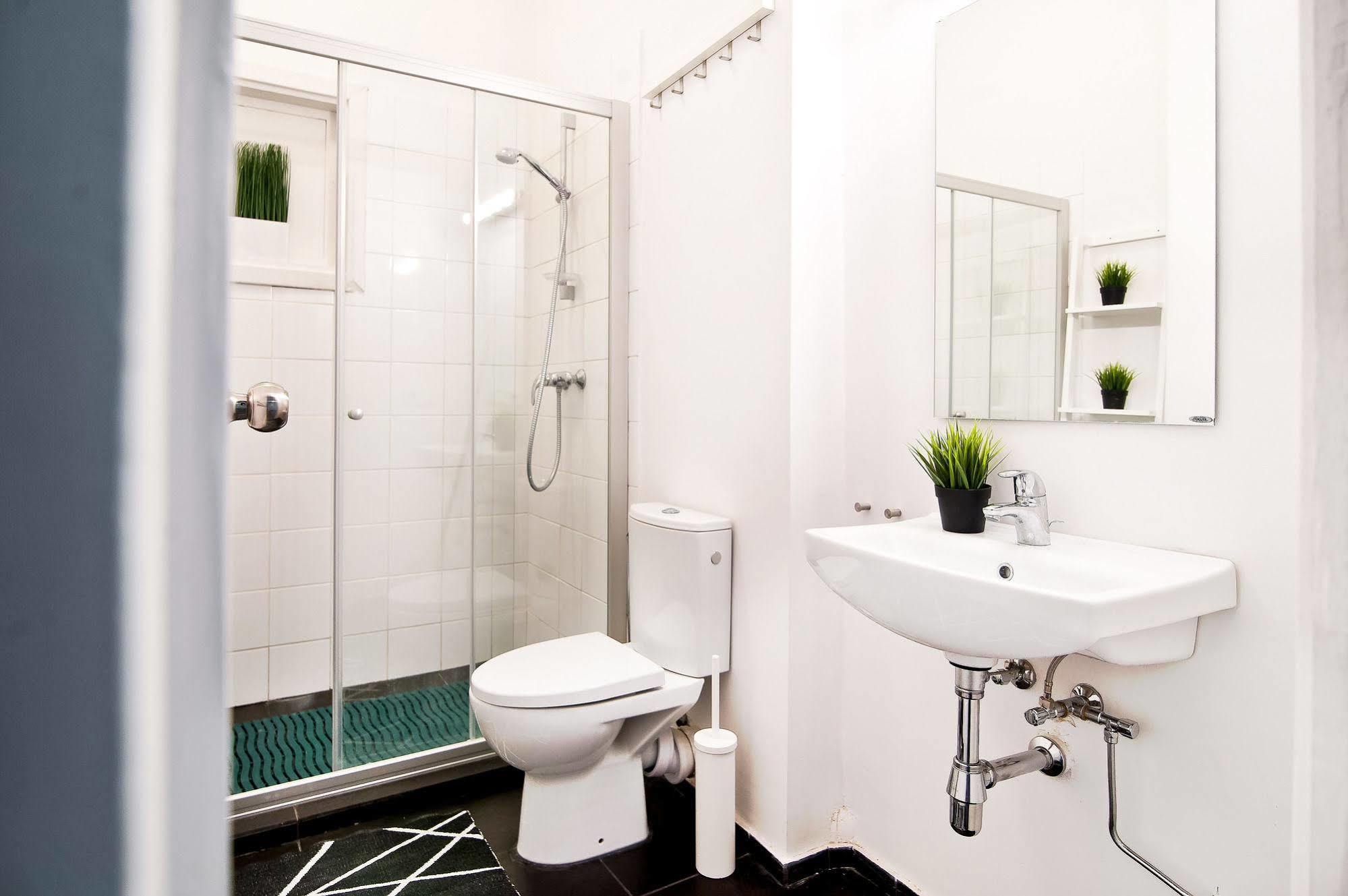 Extra Hostel "Easy Kaunas" Экстерьер фото