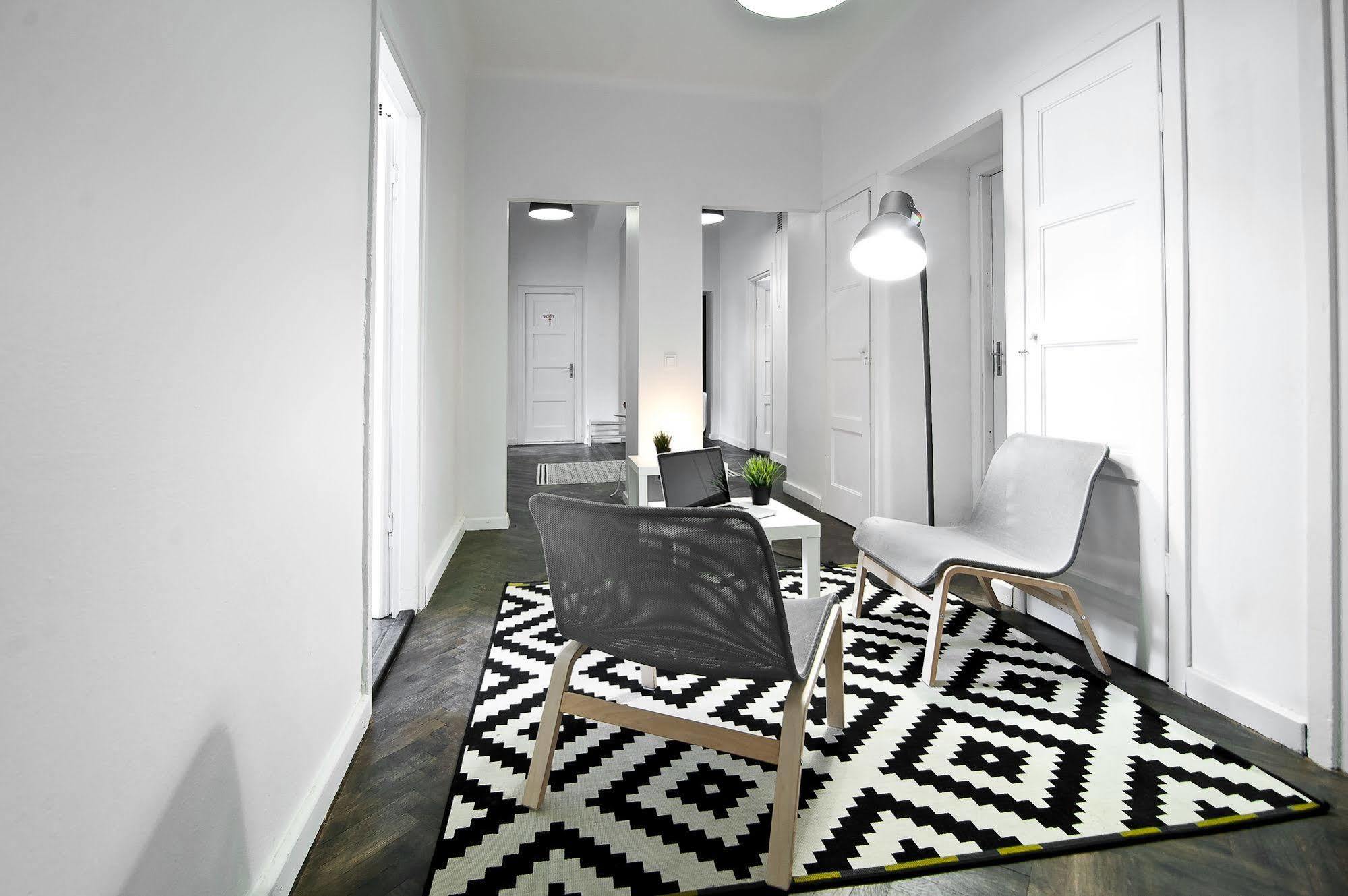 Extra Hostel "Easy Kaunas" Экстерьер фото