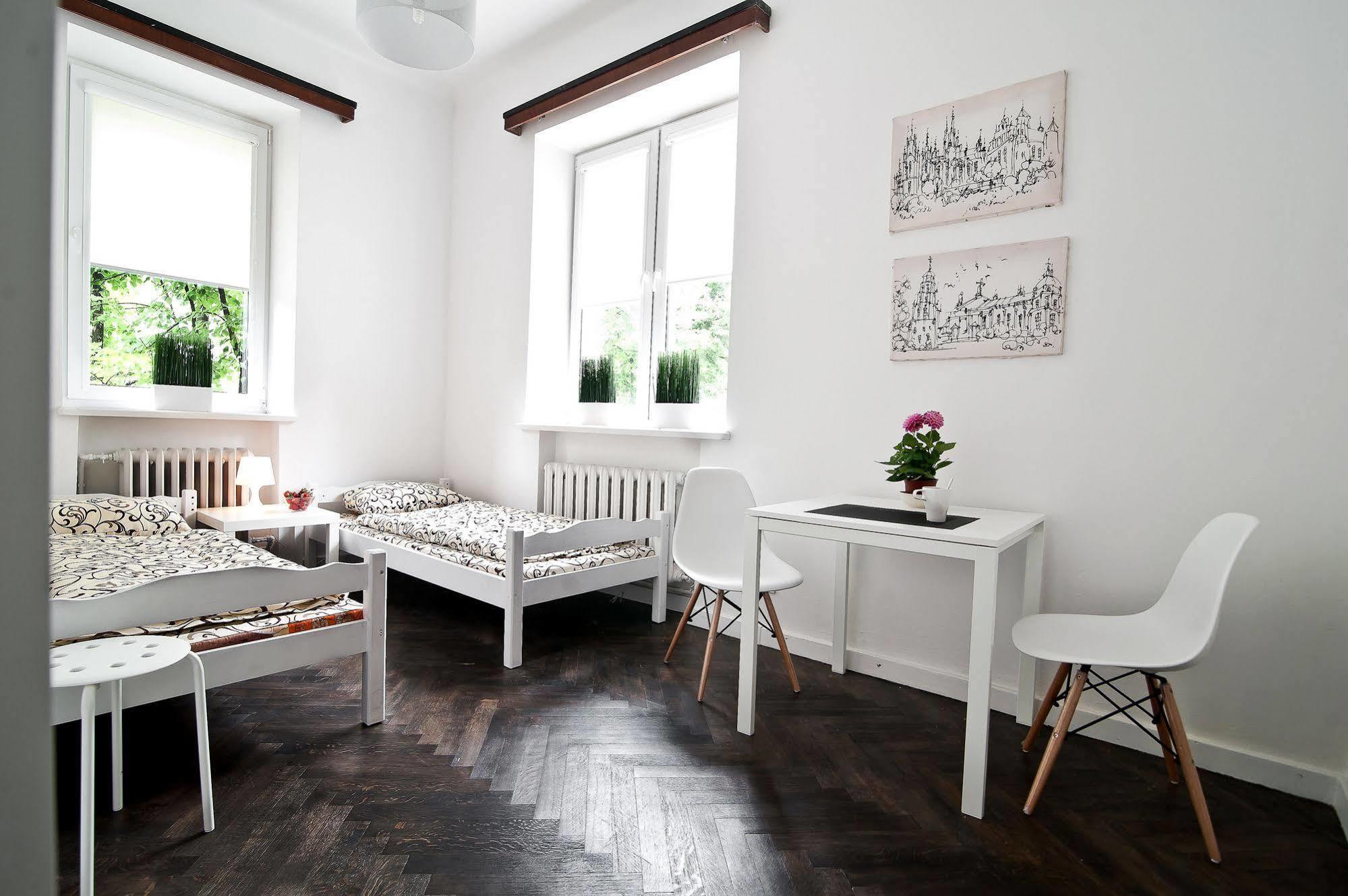 Extra Hostel "Easy Kaunas" Экстерьер фото