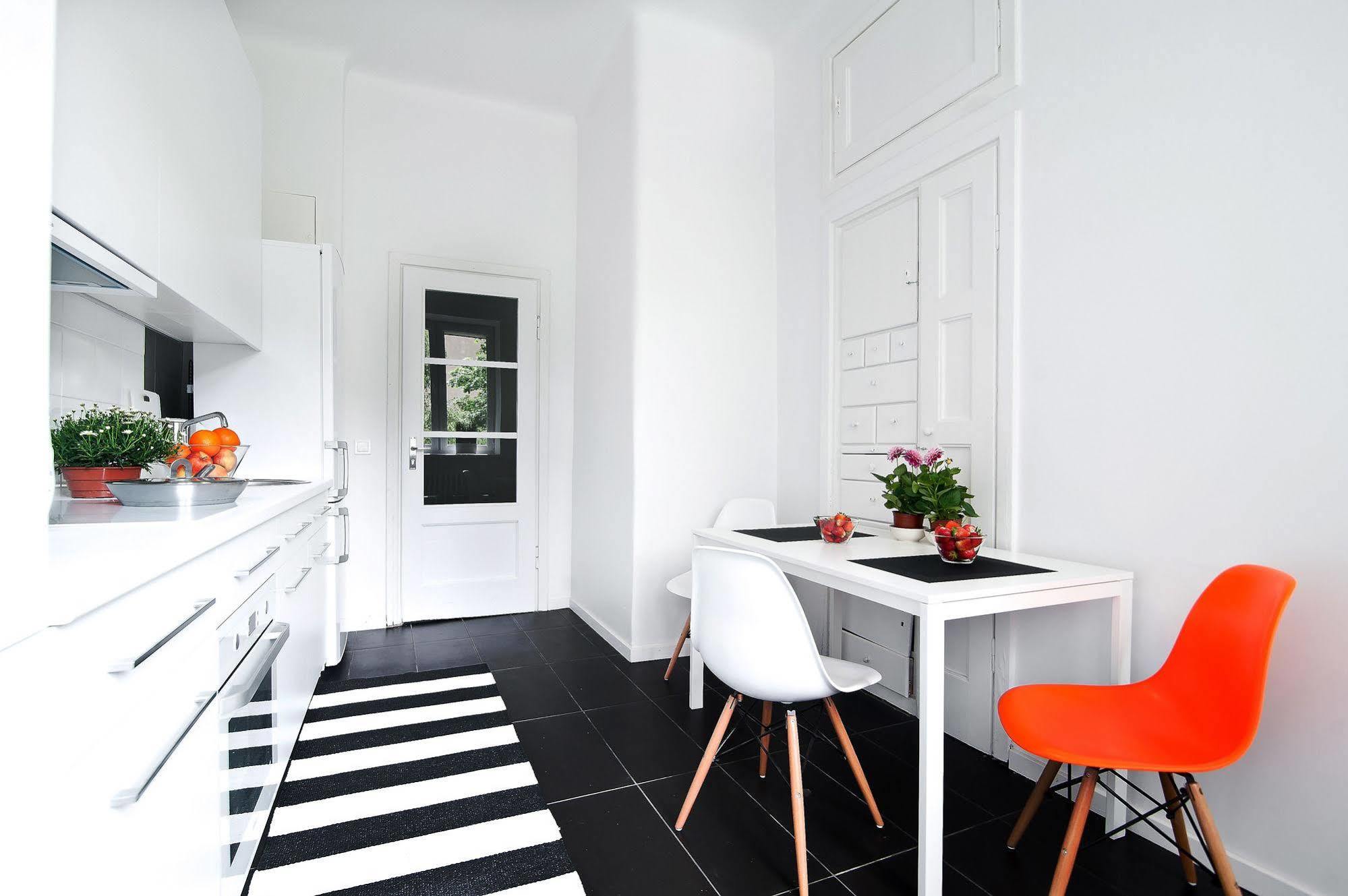 Extra Hostel "Easy Kaunas" Экстерьер фото