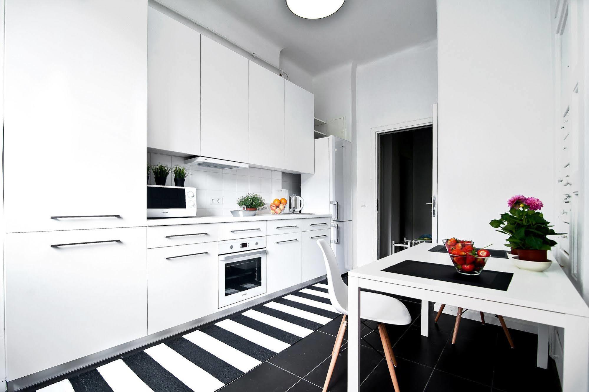 Extra Hostel "Easy Kaunas" Экстерьер фото